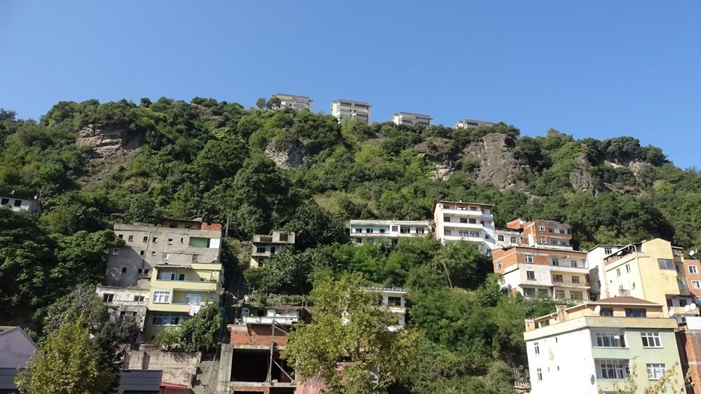 Trabzon'da heyelan paniği! 10 ev tahliye edildi