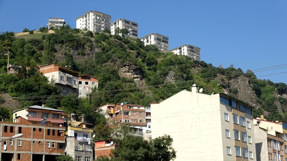 Trabzon'da heyelan paniği! 10 ev tahliye edildi