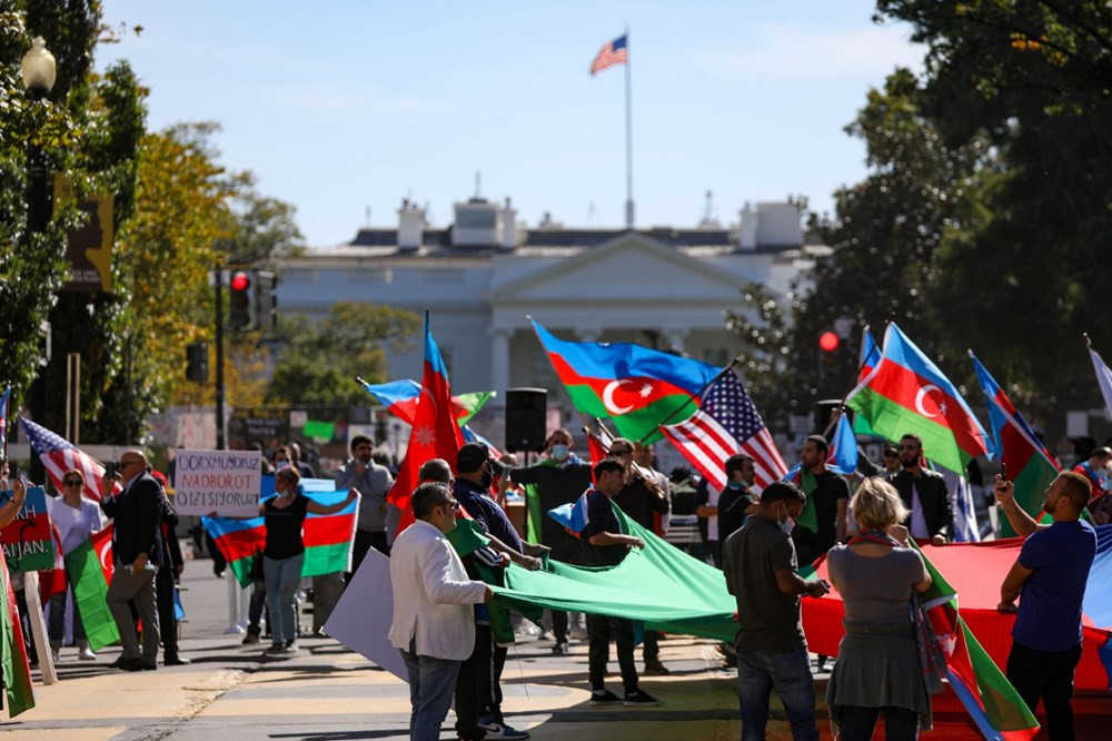 Bayrağını alan koştu! Beyaz Saray önünde Azerbaycan'a destek mitingi
