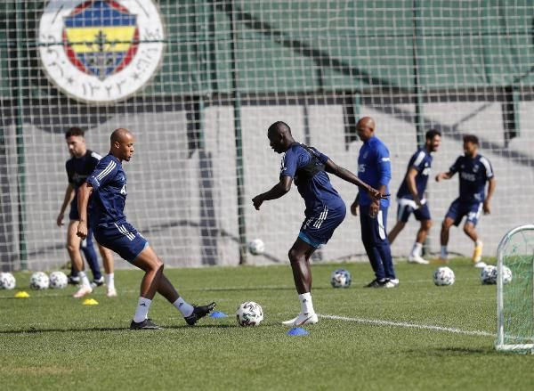 Fenerbahçe'de Pelkas ilk idmanına çıktı