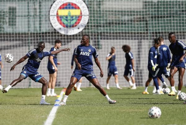 Fenerbahçe'de Pelkas ilk idmanına çıktı