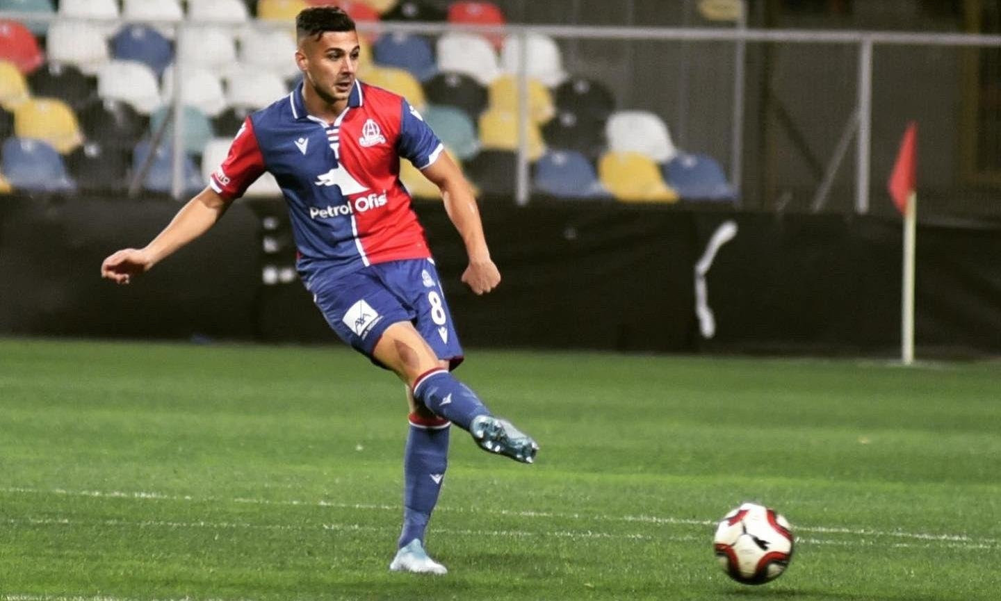Ezeli rakipler transferde karşı karşıya