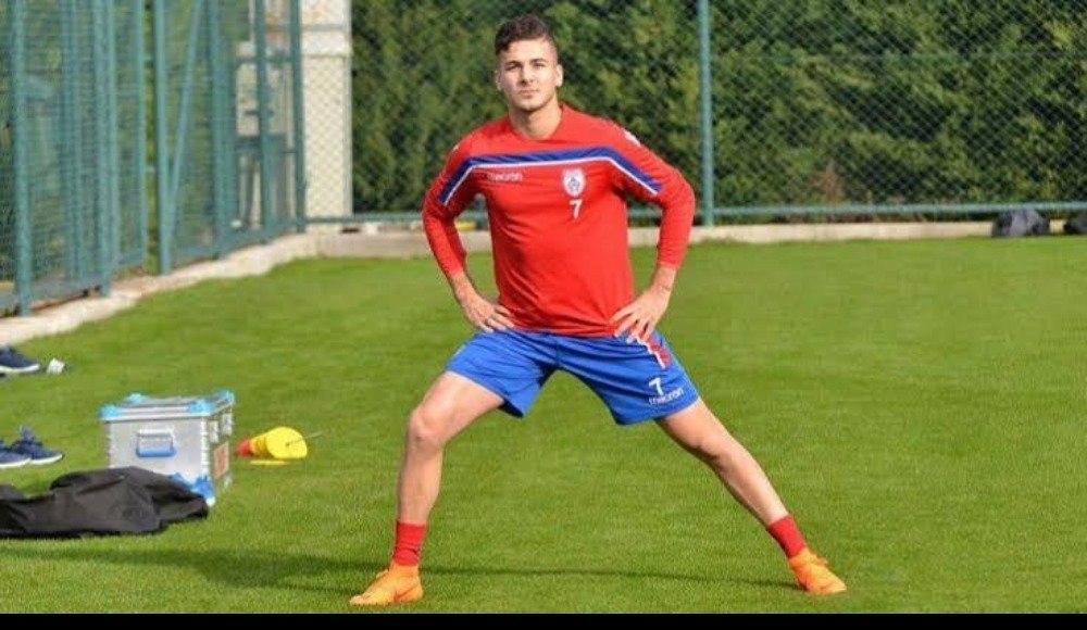Ezeli rakipler transferde karşı karşıya