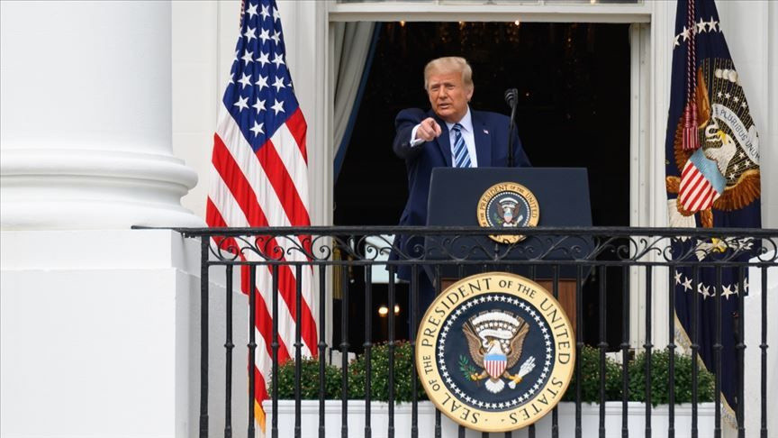 Trump: ''Lütfen beni sever misiniz?''