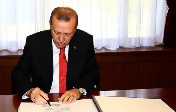 Erdoğan imzaladı; Adalet Bakan Yardımcısı görevden alındı