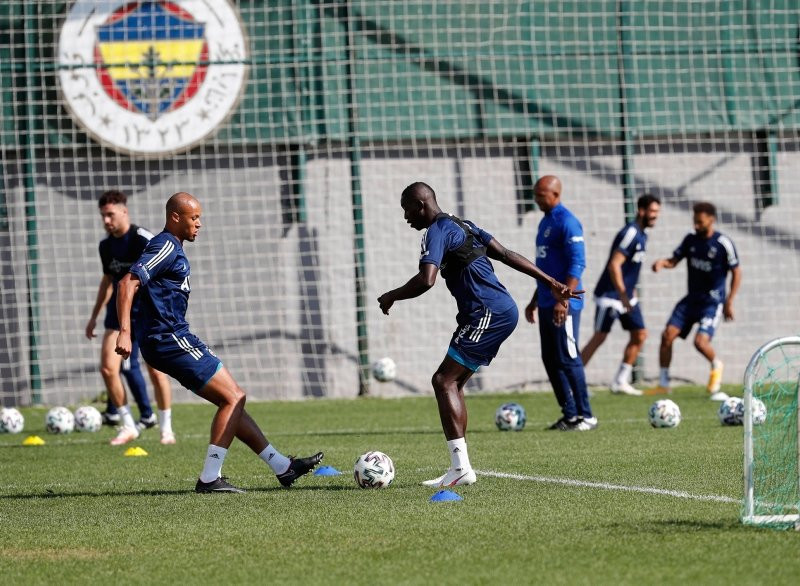 Fenerbahçe'ye dünya yıldızı! Yer yerinden oynayacak