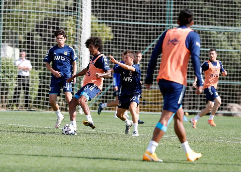 Fenerbahçe'ye dünya yıldızı! Yer yerinden oynayacak