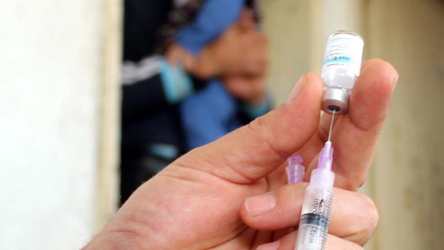 Aşı olan gönüllülere koronavirüs enjekte edilecek