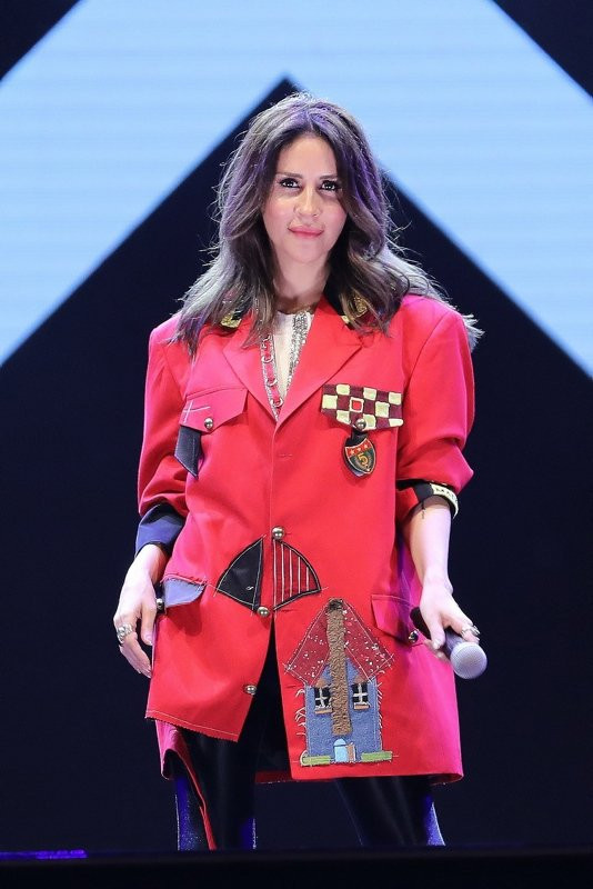 Aynur Aydın’a konserde taciz şoku