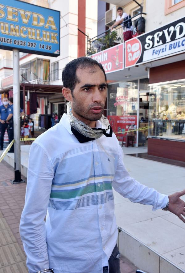 Film gibi soygun! Polis üniformasıyla 1 kilo altın çaldı