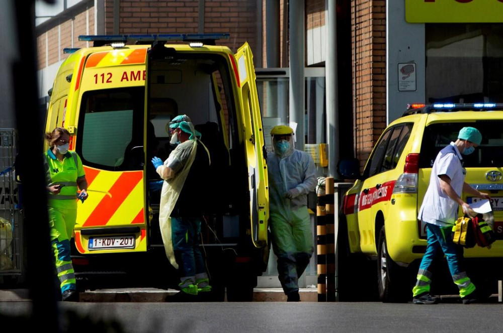 Belçika'da maske takmayan doktor 100'den fazla insana virüs bulaştırdı
