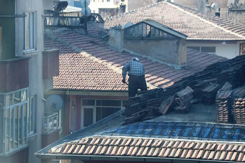 5 katlı apartmanın çatısında korkutan görüntüler