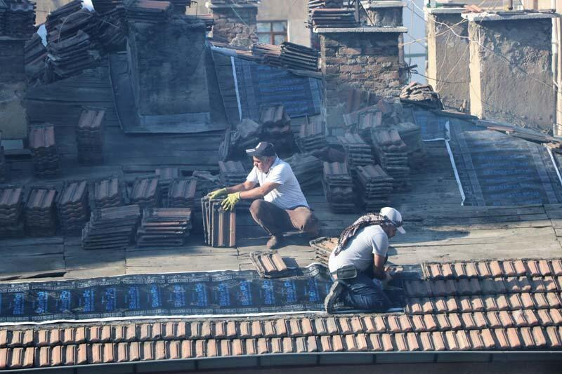 5 katlı apartmanın çatısında korkutan görüntüler