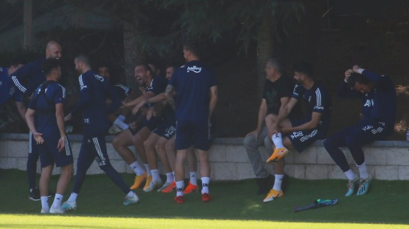 Fenerbahçe ve Galatasaray transferde karşı karşıya