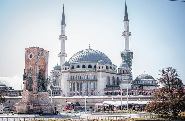 İşte Taksim Camii'nin içinden ilk görüntüler