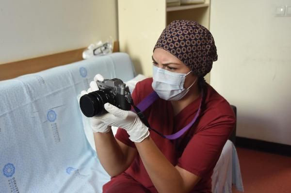 Pandemi servisinde çalışan doktor, süreci kare kare fotoğrafladı