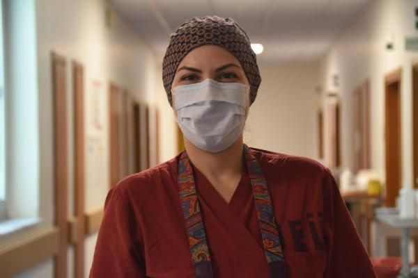 Pandemi servisinde çalışan doktor, süreci kare kare fotoğrafladı
