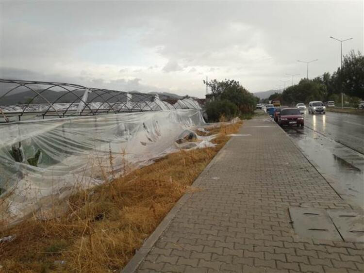 Antalya'yı fırtına vurdu: 1 kişi hayatını kaybetti