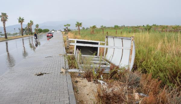 Antalya'yı fırtına vurdu: 1 kişi hayatını kaybetti