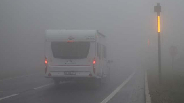 İstanbul yolunda etkili olan sis sürücülere zor anlar yaşattı