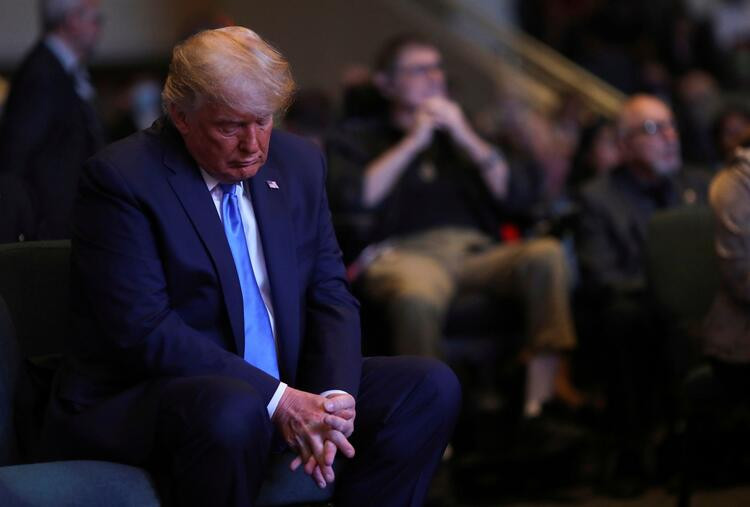 Ayinde bağış yapan Trump'ın hareketi olay oldu!