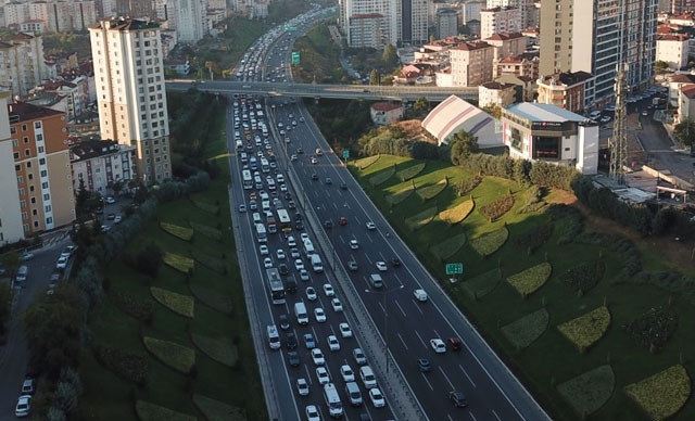 İstanbul trafiğini kilitleyen kaza!