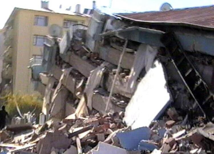 7.2'lik Van depreminden 9 yıl sonra yeni görüntüler ortaya çıktı