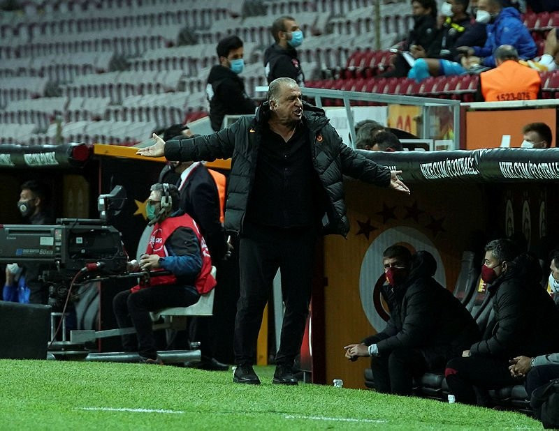 Galatasaray'da kadroya alınmayan yıldız kriz çıkardı!