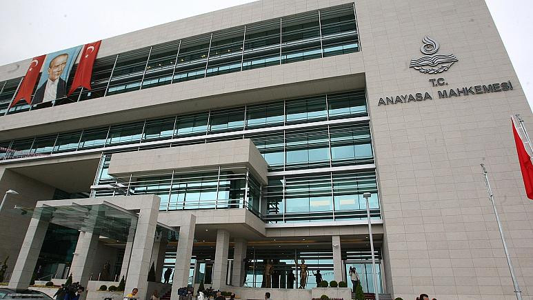 AYM'den dayakçı öğretmenle ilgili flaş karar