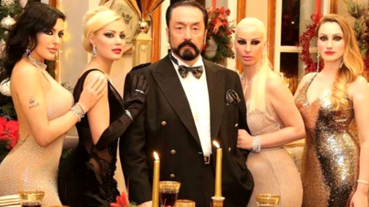 Adnan Oktar'ın milyon dolarlık çok özel koleksiyonu bulundu! 