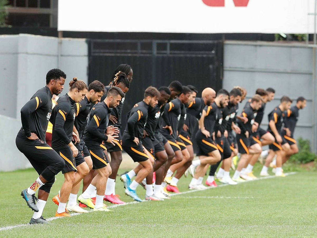 Galatasaray'da ocakta ayrılacak isimler netleşiyor