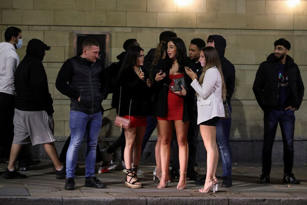 Karantina öncesi eğlence mekanları dolup taştı