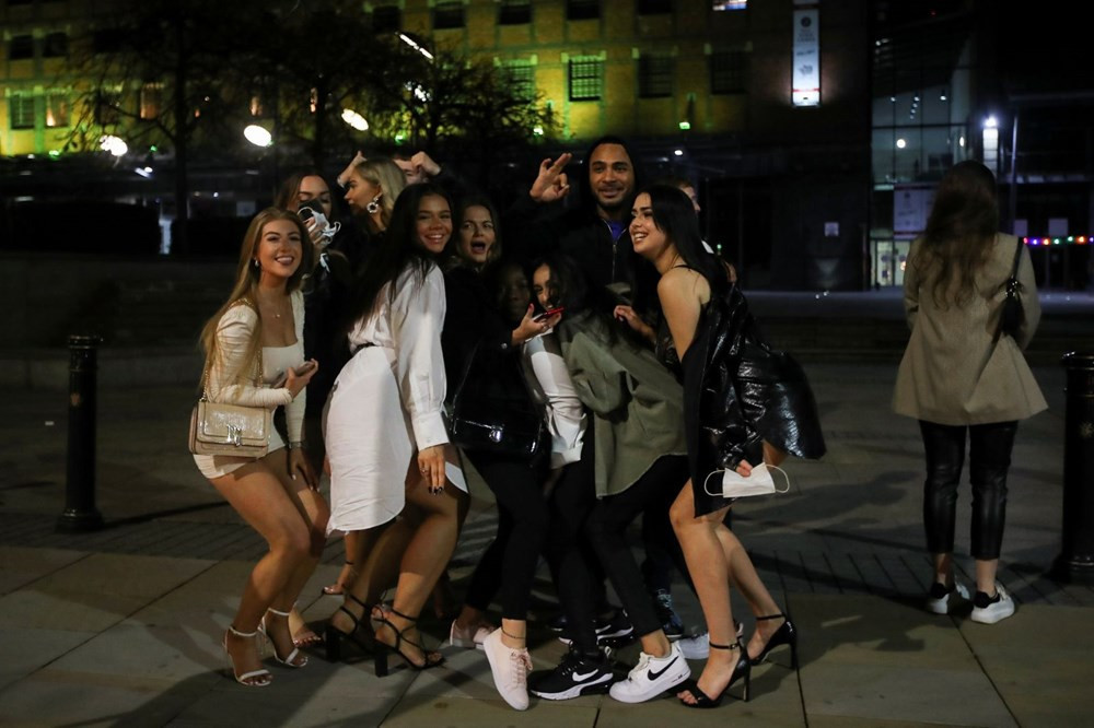 Karantina öncesi eğlence mekanları dolup taştı