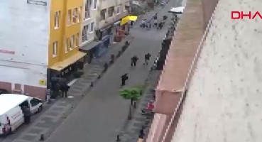 Kadıköy'de otel önünde silahlı kavga