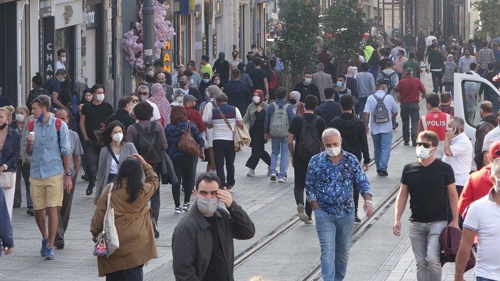 Taksim'de drone'lu maske denetimi