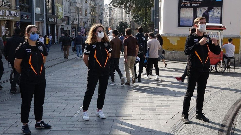 Taksim'de drone'lu maske denetimi