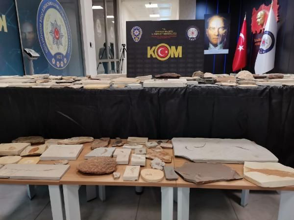 Adnan Oktar'ın kaçak fosilleri, MTA Müzesi'ne teslim edildi!