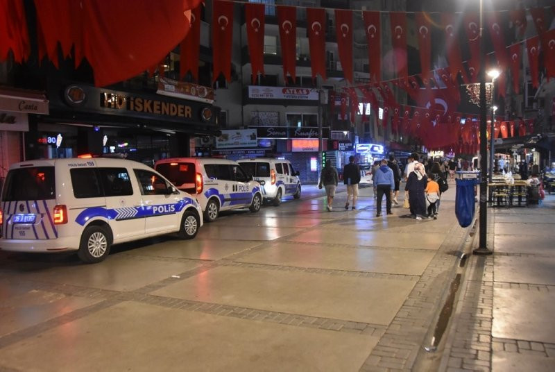 İzmir'de uyarılara rağmen ''pes'' dedirten görüntüler!