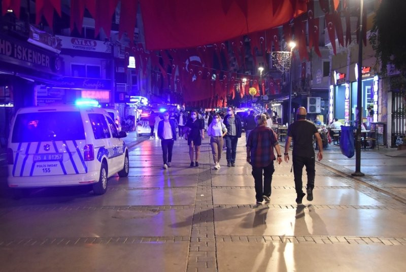 İzmir'de uyarılara rağmen ''pes'' dedirten görüntüler!
