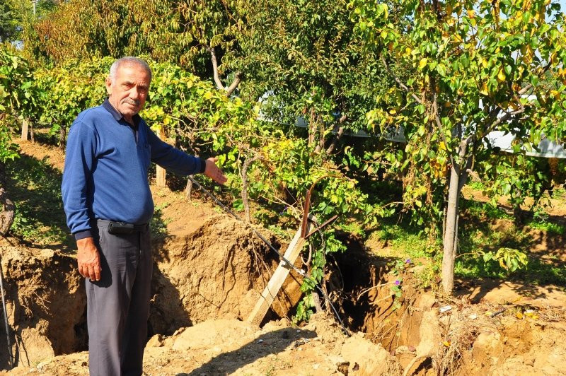 Fay hattında ürküten görüntü! 3 metrelik yarıklar oluştu