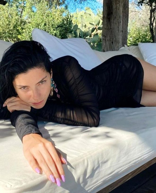 ''Doğuştan sosyal mesafeli'' Merve Boluğur cezayı yedi!