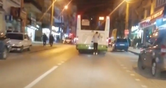 Trafikte ölümüne yolculuk kamerada