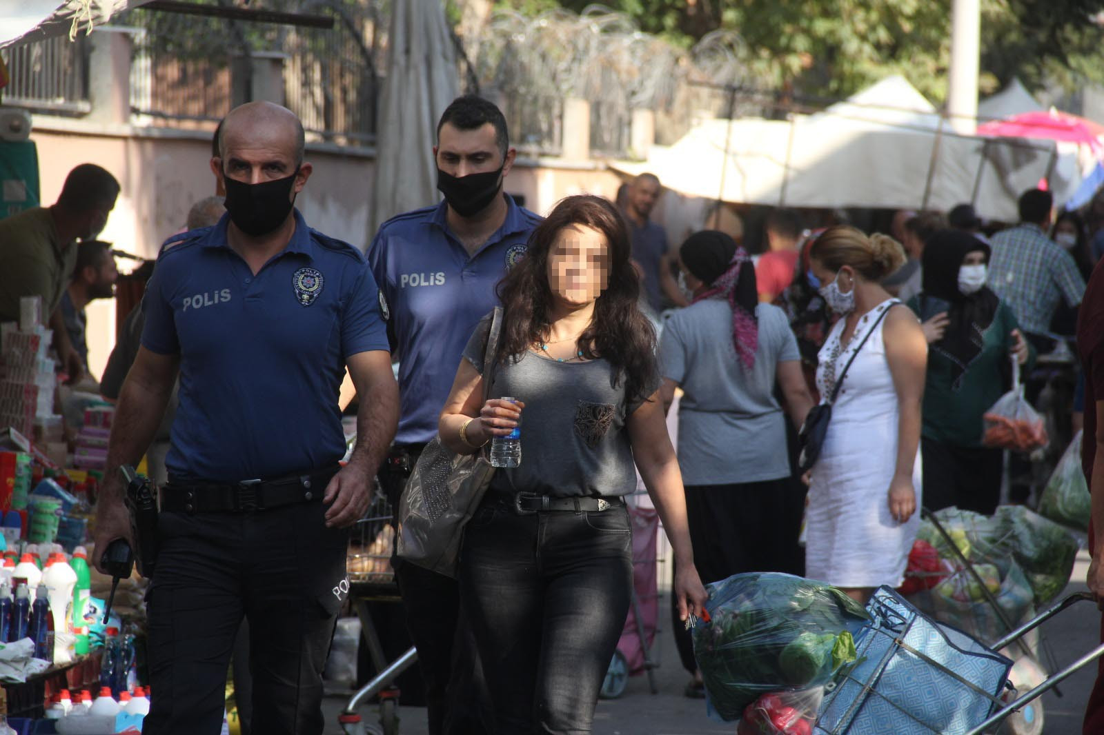 Kıskanç koca alarmı! Genç kadını polis kurtardı