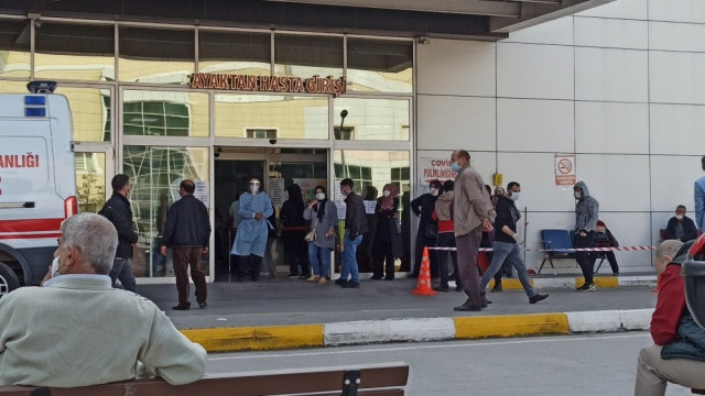 Bakan Koca'nın uyardığı ilimizde metrelerce Covid-19 kuyruğu!