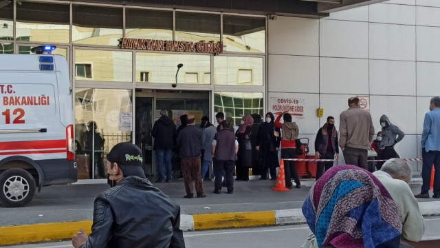 Bakan Koca'nın uyardığı ilimizde metrelerce Covid-19 kuyruğu!