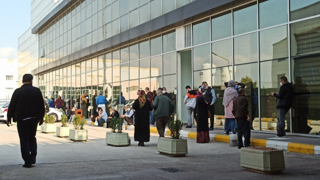 Bakan Koca'nın uyardığı ilimizde metrelerce Covid-19 kuyruğu!