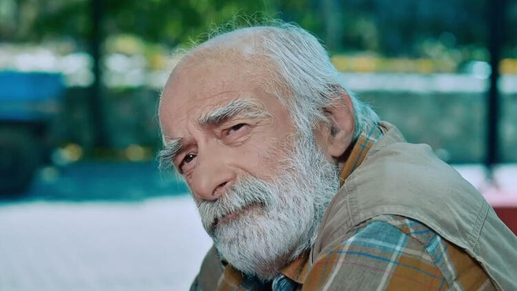 Oyuncu Hikmet Karagöz sessiz sedasız toprağa verildi