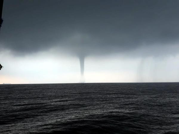 Marmara Denizi'nde hortum paniği!