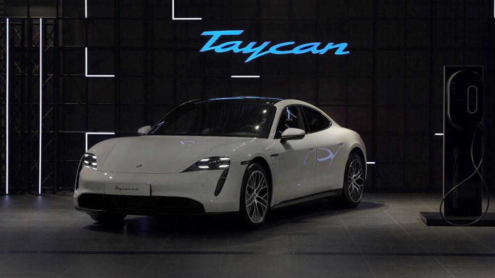 Porsche ilk tam elektrikli modeli Taycan Türkiye'de