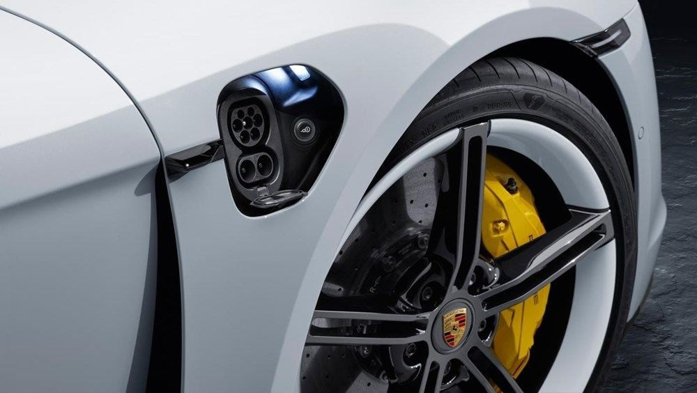 Porsche ilk tam elektrikli modeli Taycan Türkiye'de